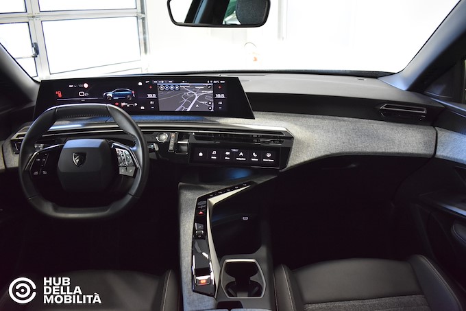 PEUGEOT 3008 Hybrid 136 e-DCS6 Allure